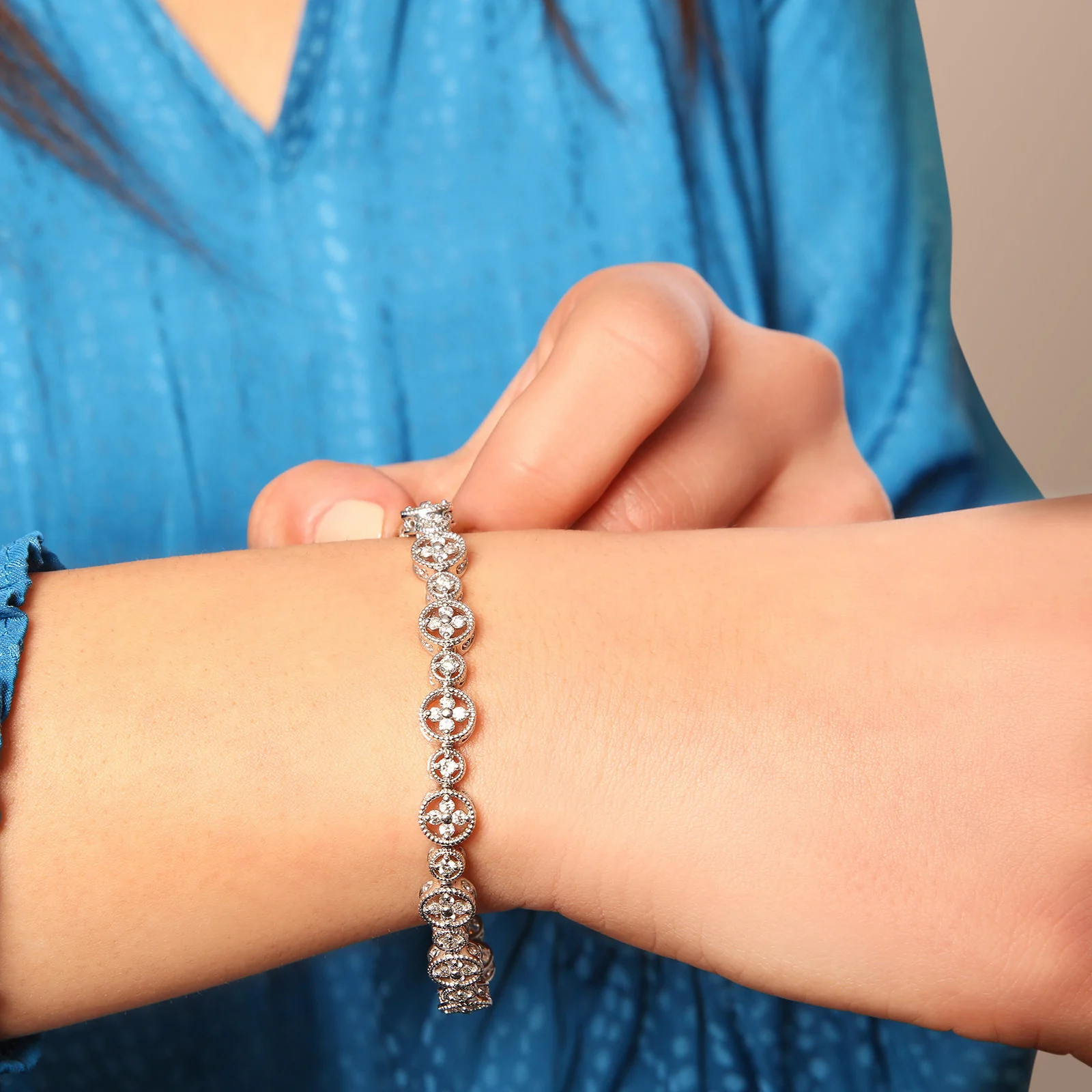 Alternating Milgrain Circle Diamond Link Bracelet in 14kt White Gold - Image 4