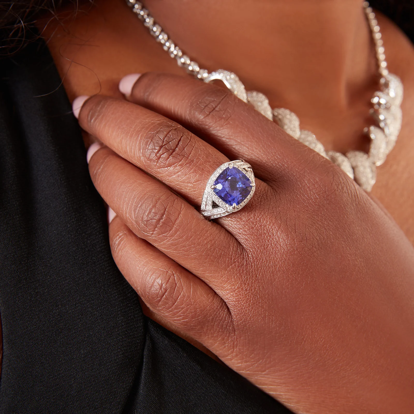 Cushion Cut Tanzanite and Diamond Halo Ring in 18kt White Gold - Image 5
