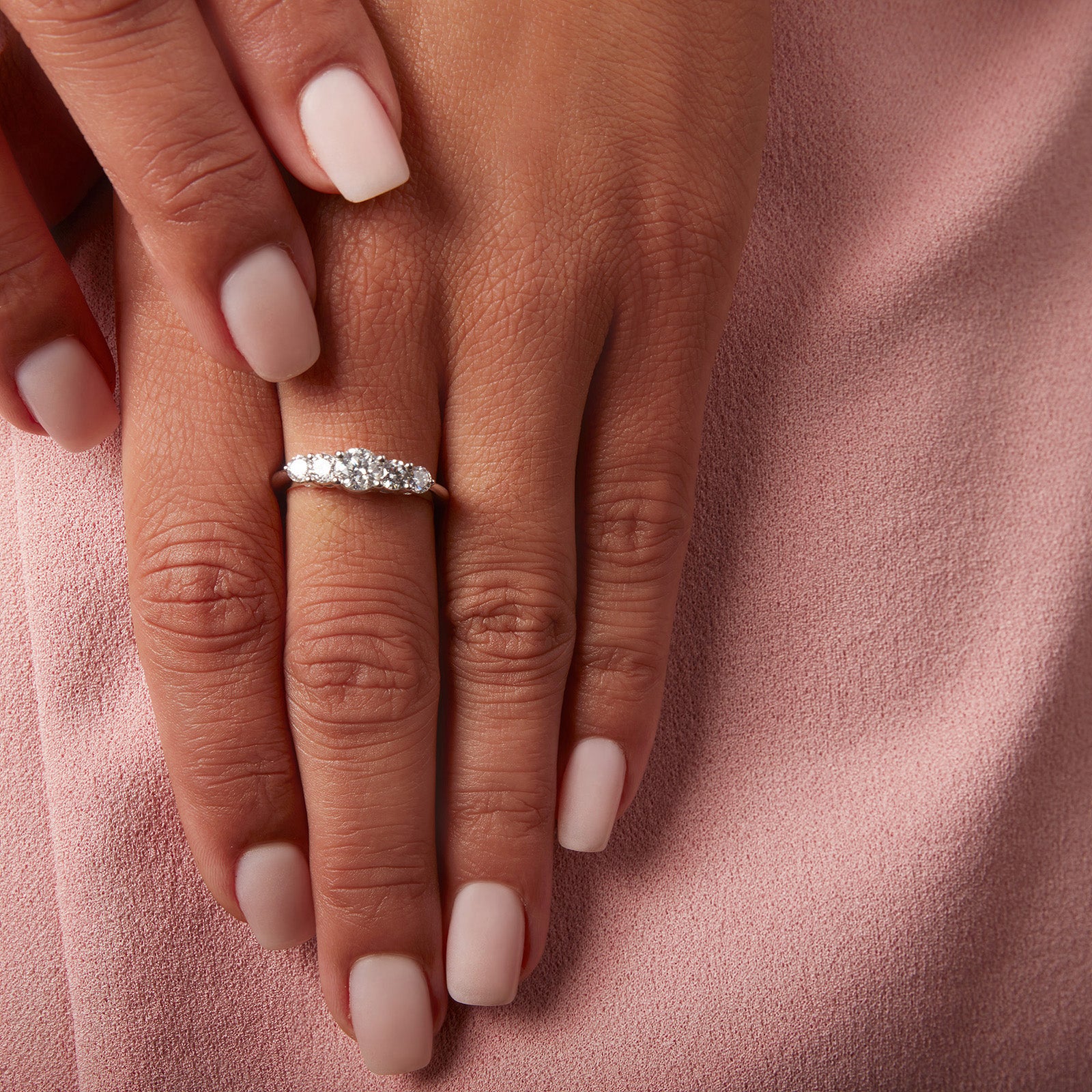 Graduated 5-Stone Diamond Anniversary Ring in 14kt White Gold - Image 5