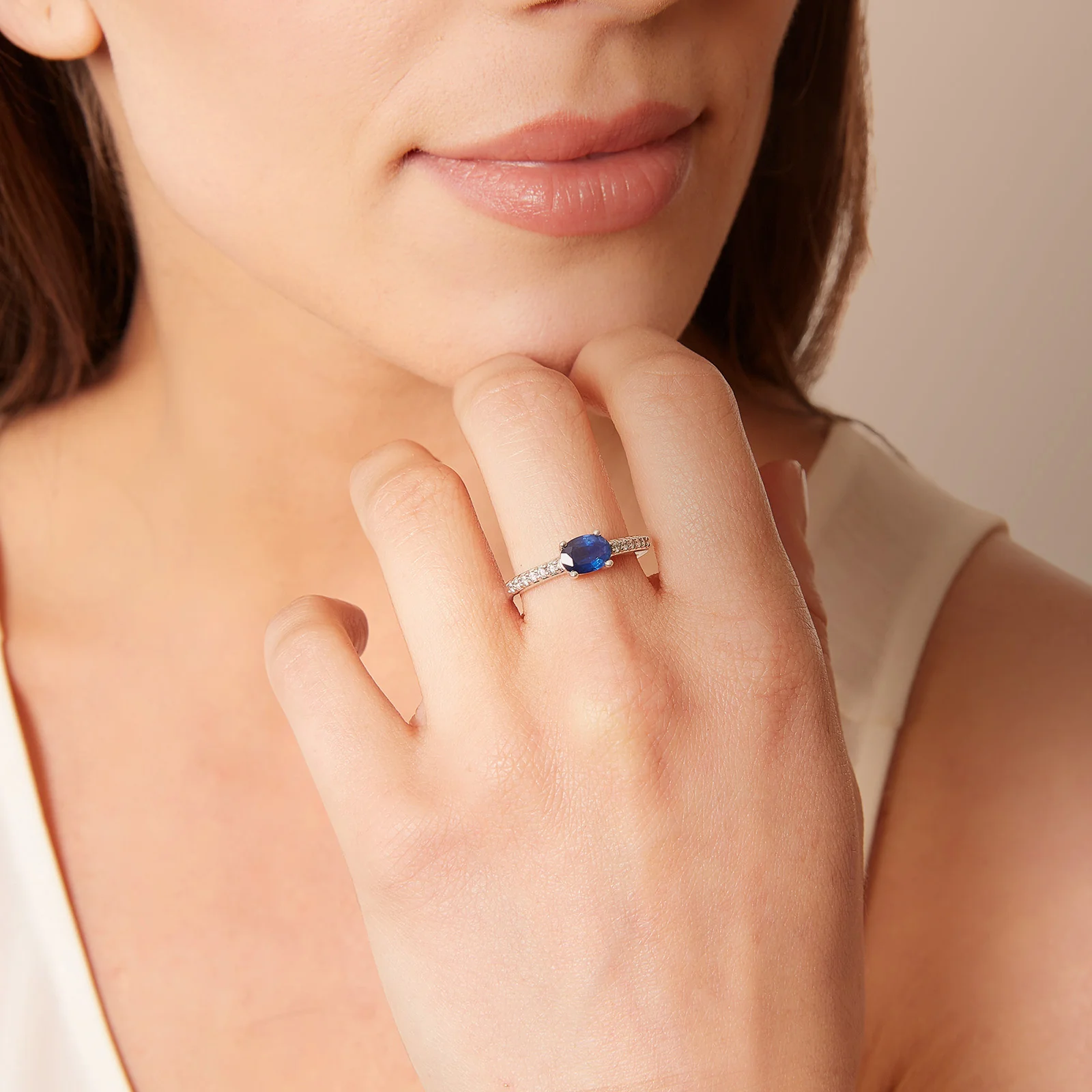 Oval Blue Sapphire and Diamond Ring in 14kt White Gold - Image 4