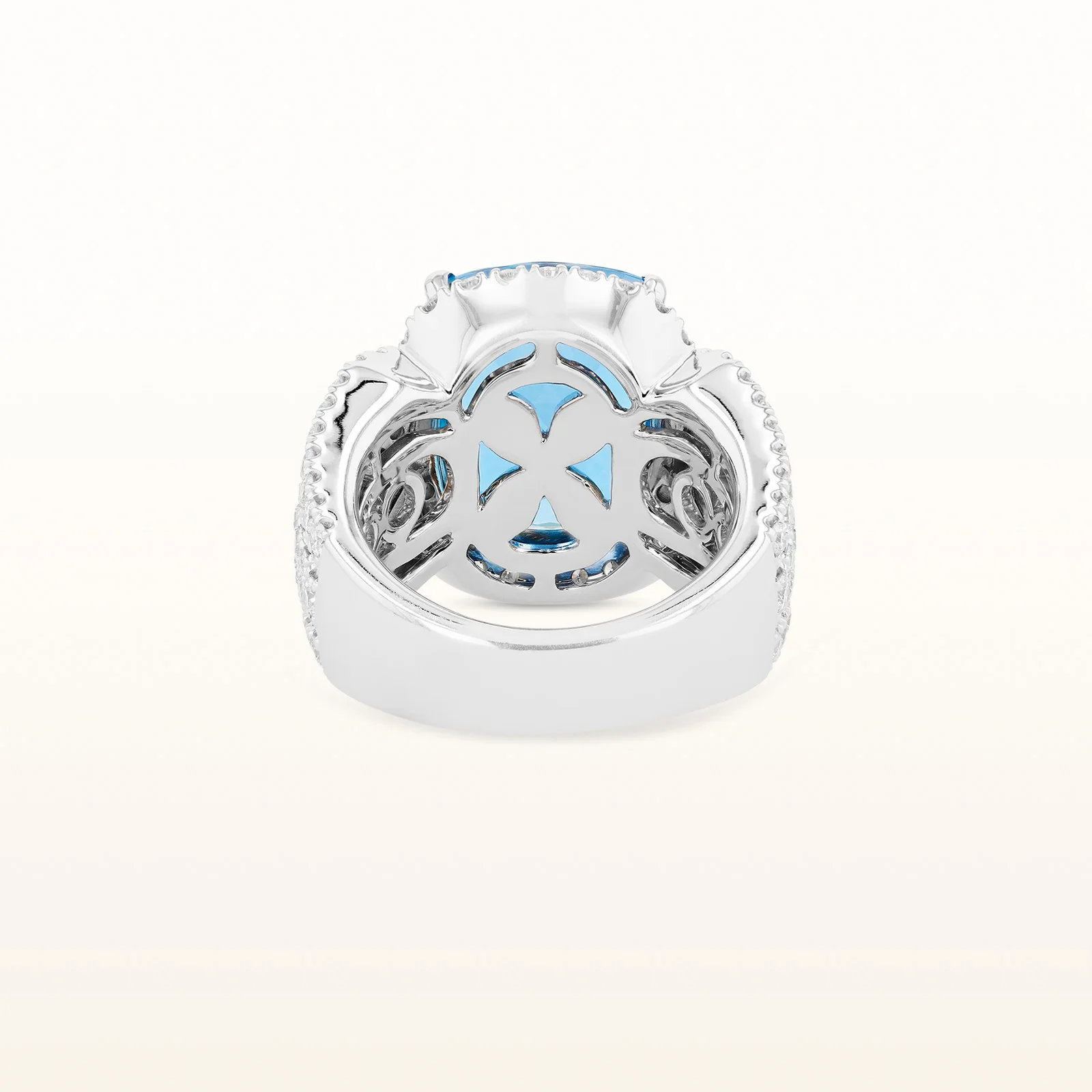 Cushion Cut Aquamarine Ring with Diamonds in 18kt White Gold - Image 3