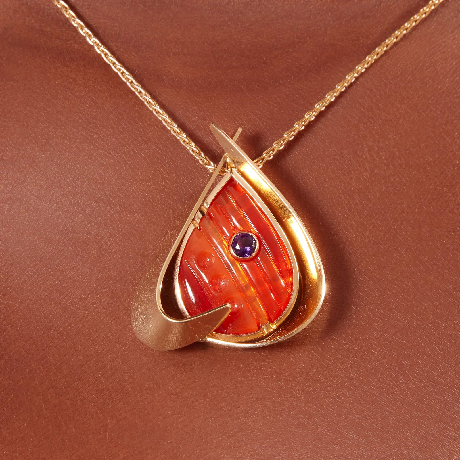 Mexican Fire Opal Pendant with Inlaid Purple Amethyst in 14kt Yellow Gold - Image 4