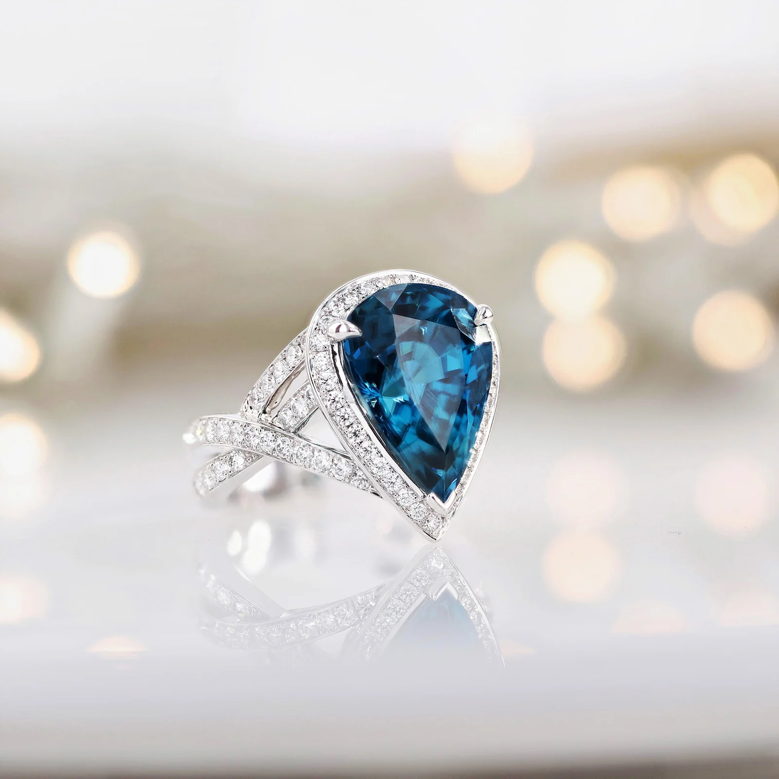 Pear-Shaped Blue Zircon Ring with Diamond Halo in 18kt White Gold - Image 4