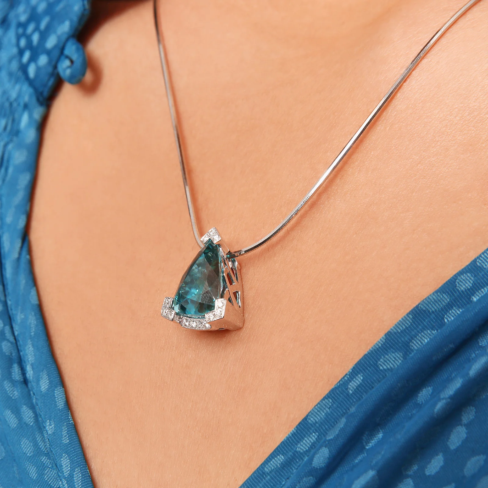 Triangular Blue Zircon Pendant with Diamonds in 14kt White Gold - Image 4
