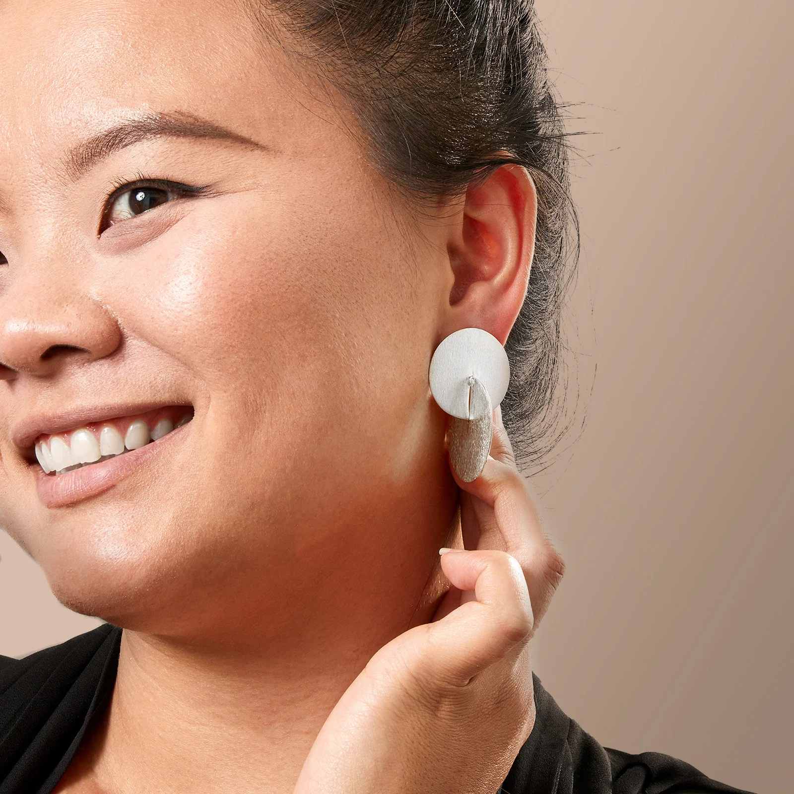 925 Sterling Silver Interlocking Disc Earrings - Image 3